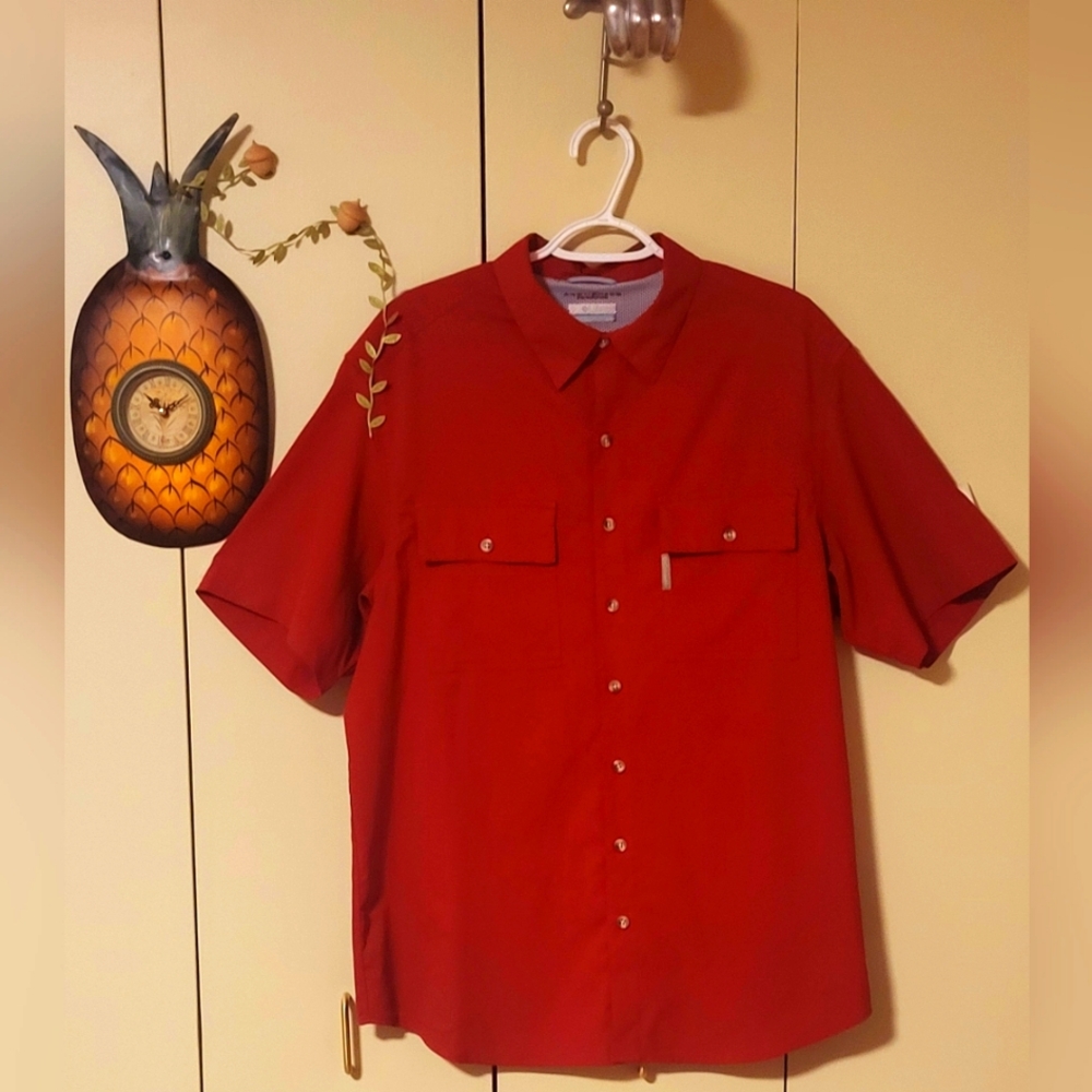 Columbia Casual Button down short sleeves Burgundy man's Large dress shirt